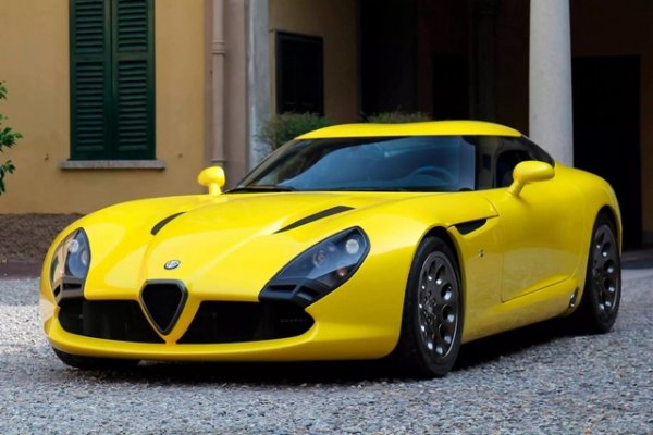 TZ3 Zagato Stradale е подарък за 100-годишнината от Alfa Romeo. Това е и шосейна версия на състезателното купе TZ3 Zagato Corsa. Красивият автомобил е нарисуван от дизайнера на студио Zagato - Норихико Харада. В портфолиото му има много достойни творби, но тази е една от най-добрите. Думата Stradale в името означава &bdquo;път&ldquo;, но донорът за Alfa Romeo е безкомпромисният Dodge Viper ACR.